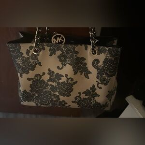 Authentic MK tote 👜